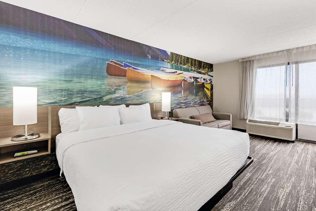 Clarion Pointe Near Erie Casino Hotel Kearsarge Room photo