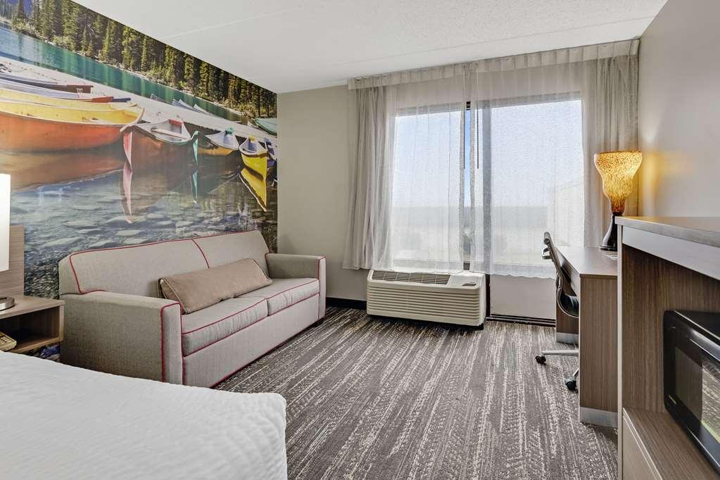 Clarion Pointe Near Erie Casino Hotel Kearsarge Room photo