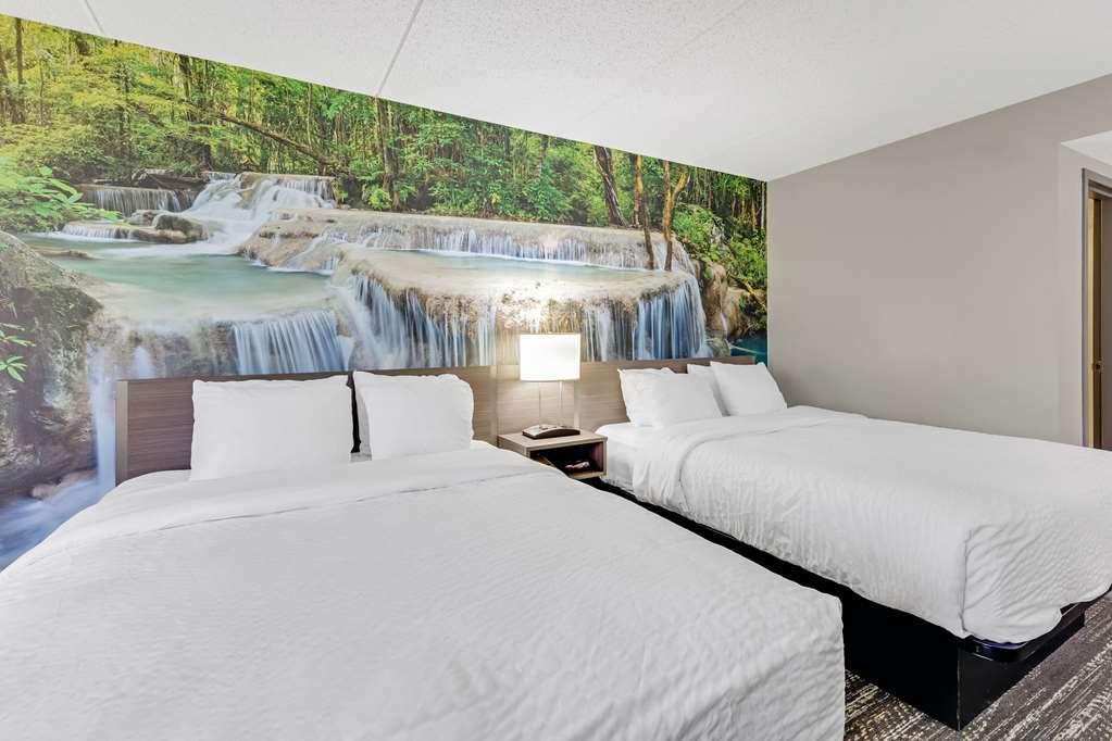 Clarion Pointe Near Erie Casino Hotel Kearsarge Room photo