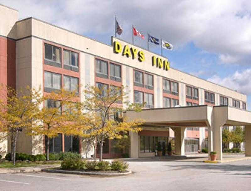 Clarion Pointe Near Erie Casino Hotel Kearsarge Exterior photo
